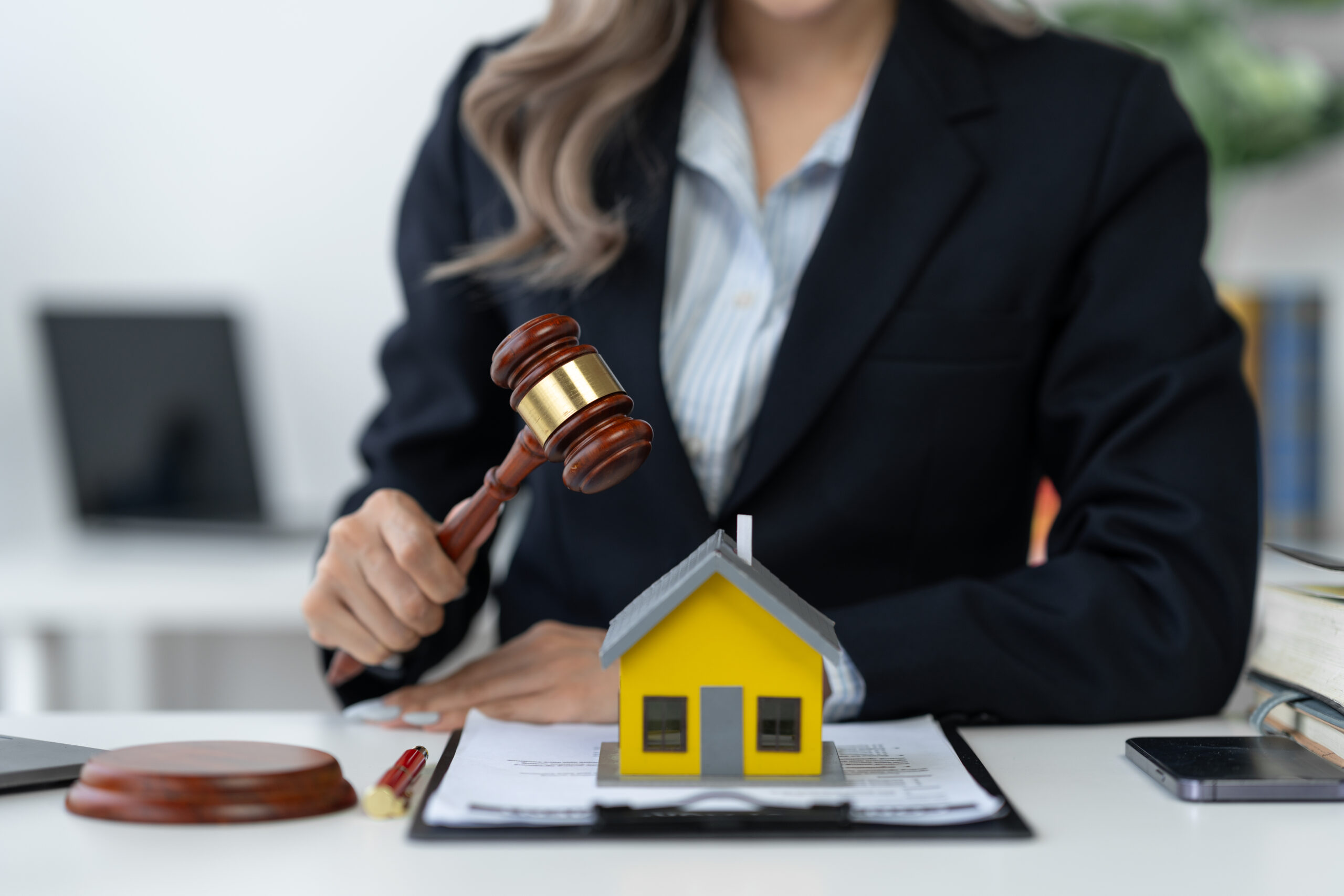 What Does a Real Estate Lawyer in West Palm Beach Do
